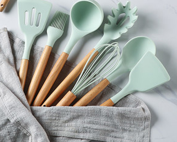 湖北好物進(jìn)廚房！食品級硅膠鏟護(hù)鍋耐用，三餐美味傳遞荊楚暖意